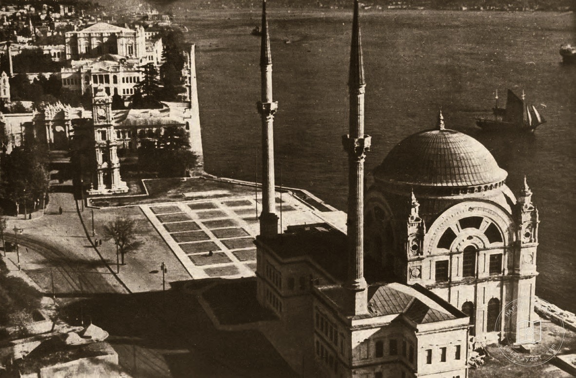 Dolmabahçe Square
