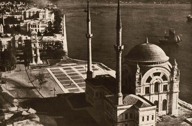 Dolmabahçe Square