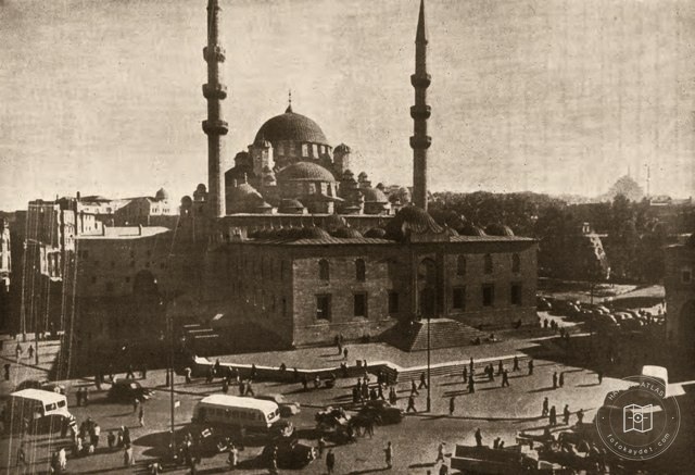 New Mosque Square in Eminönü