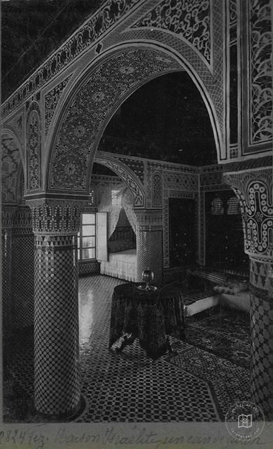 Fes — Oturma odasından yatak odasına bakış
