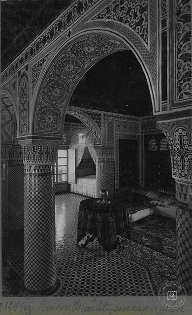 Fes — Oturma odasından yatak odasına bakış