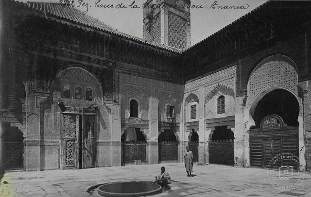 Fes — Bû İnâniyye Medresesi’nin avlusu