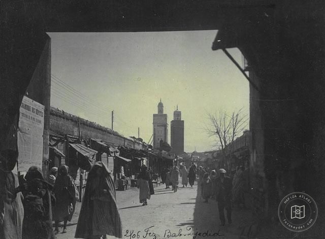 Fes — Bab Cedid’in içinden görünüm