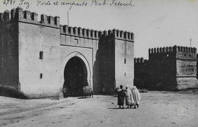 Fes — Bab el-Fetuh Kapısı ve surlar