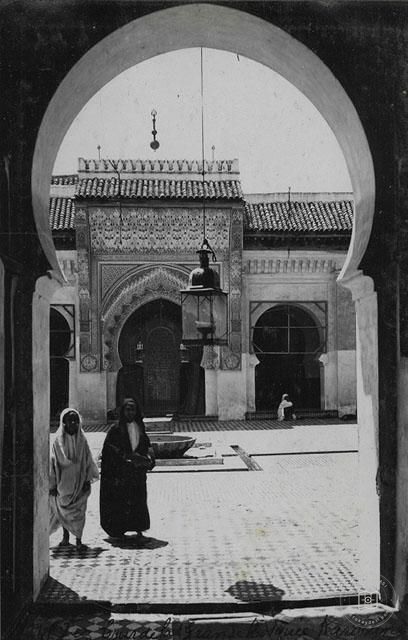 Fes — Karaviyyin Camii’nin avlusu