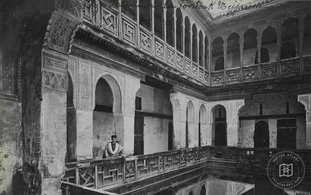 Fes — Neccârîn Funduku’nun iç galerisi