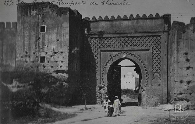 Fes — Şerarda Kasbahı’nda kapı ve surlar