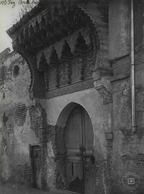 Fes — Ebu’l-Hasan Camii’nin taçkapısı
