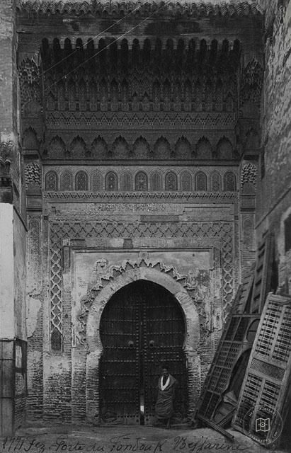 Fes — Neccârîn Funduku’nun taçkapısı