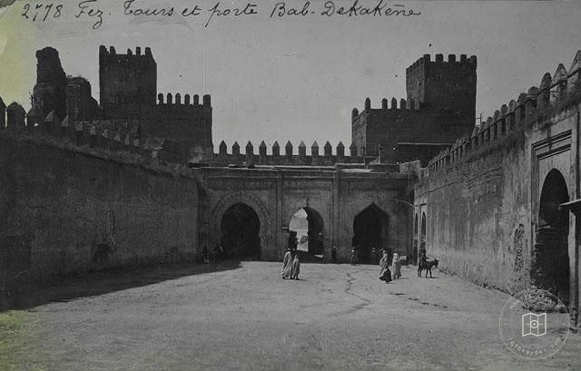 Fes — Bab Dekakene Kapısı ve çevresindeki burçlar