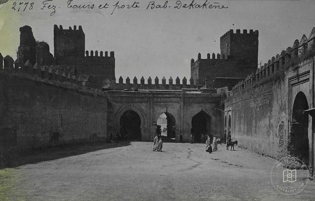 Fes — Bab Dekakene Kapısı ve çevresindeki burçlar