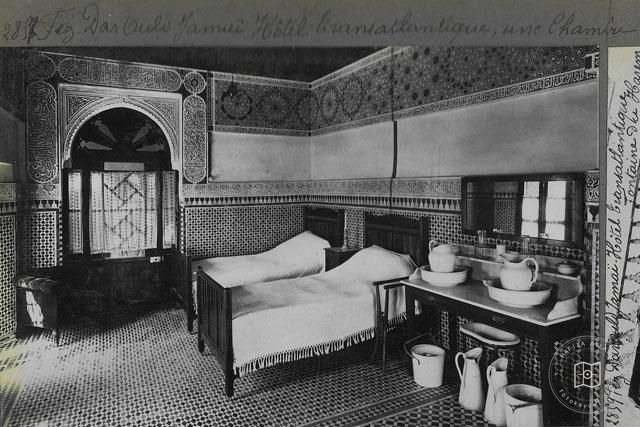 Fes — Dâr Ould Camaî Sarayı ya da Hotel Transatlantique’de yatak odası