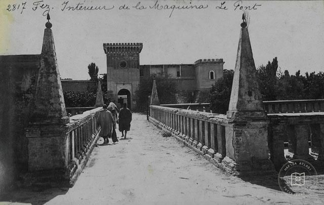 Fes — Fes Vâdisi köprüsü üzerinden Dâr el-Makîne
