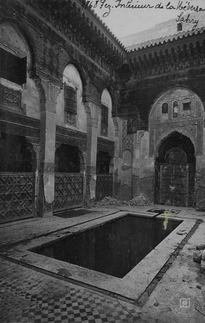 Fes — Sahrîc Medresesi’nin avlusu