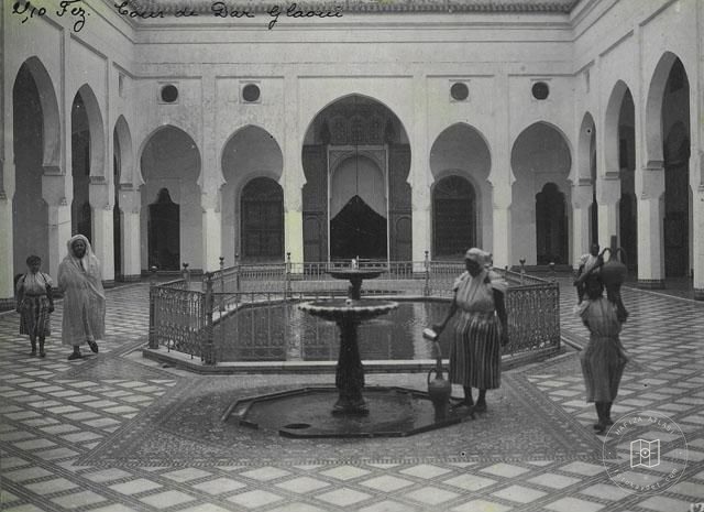 Fes — Dâr Glâvî Sarayı’nın avlusu