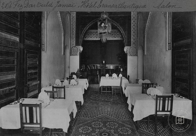 Fes — Dâr Ould Camaî Sarayı ya da Hotel Transatlantique’de yemek odası