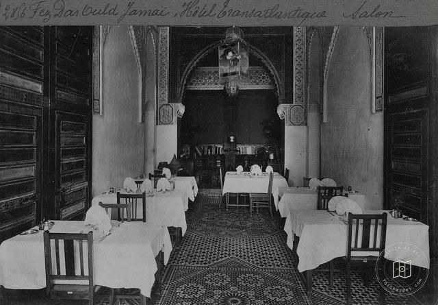 Fes — Dâr Ould Camaî Sarayı ya da Hotel Transatlantique’de yemek odası