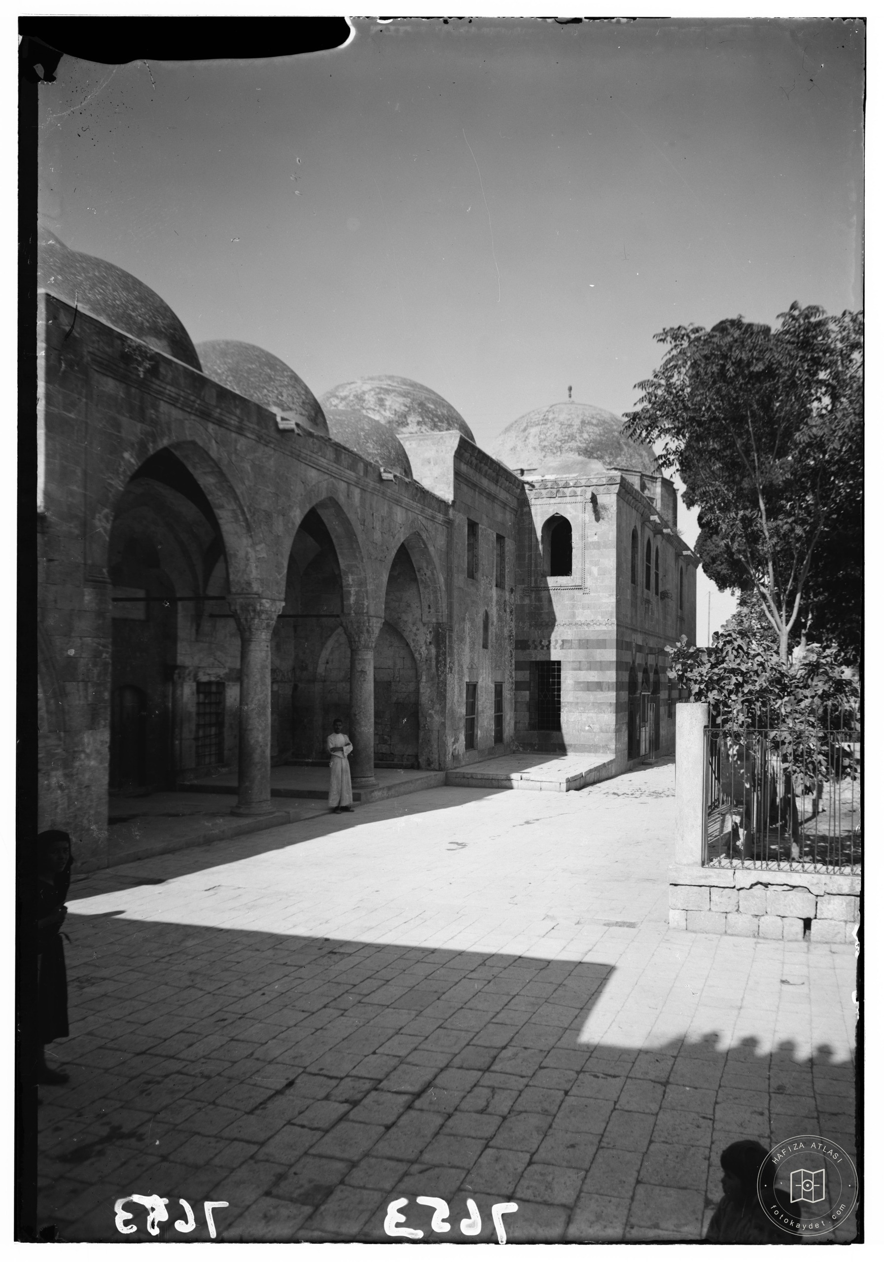 Aleppo. Shrine of Abu Bekir. Courtyard