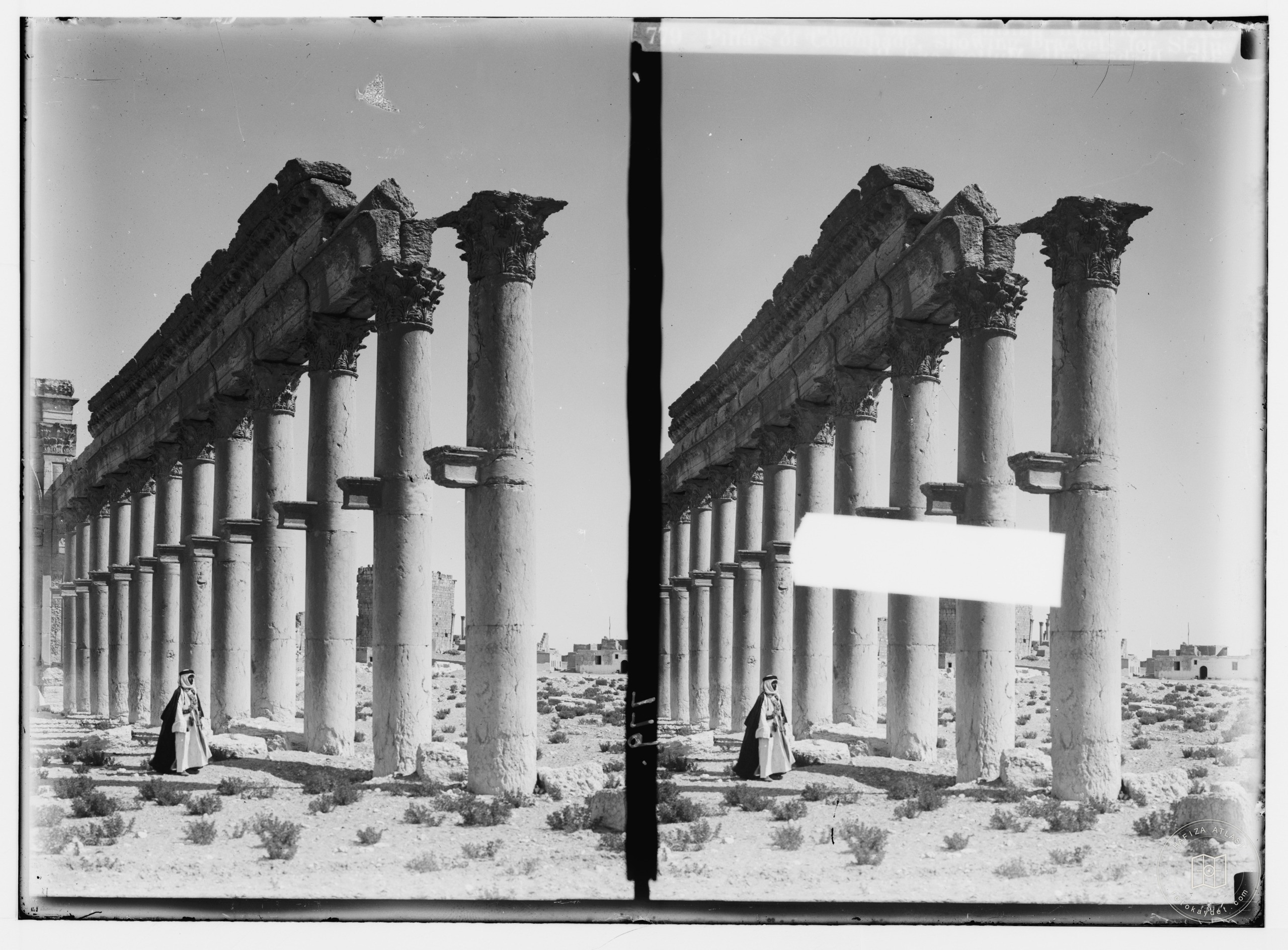 Palmira’da heykel konsollarıyla sütunlu cadde