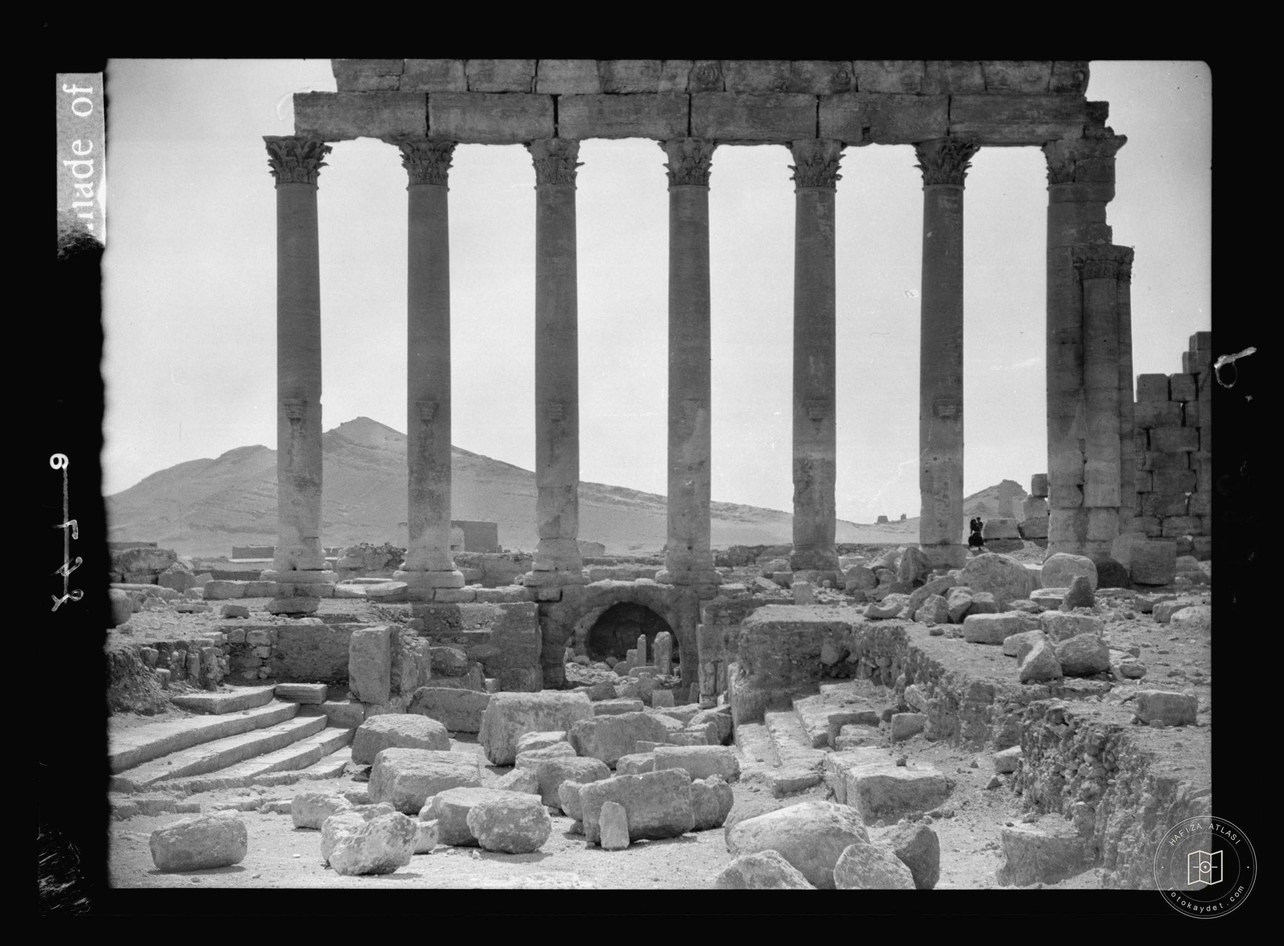 Palmira’da tapınağın dış sütun dizisi