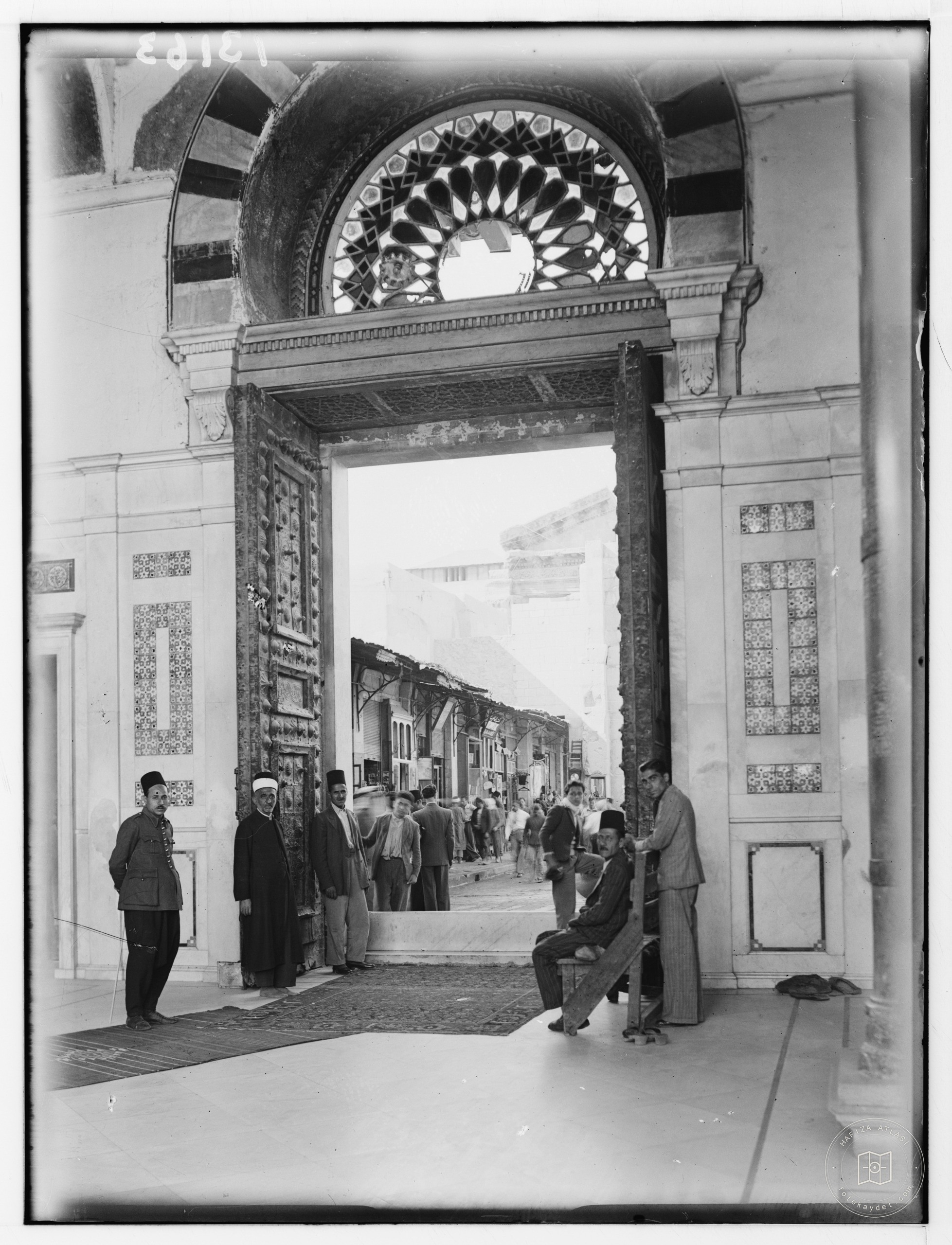 Şam Emevi Camii’nin içeriden girişi
