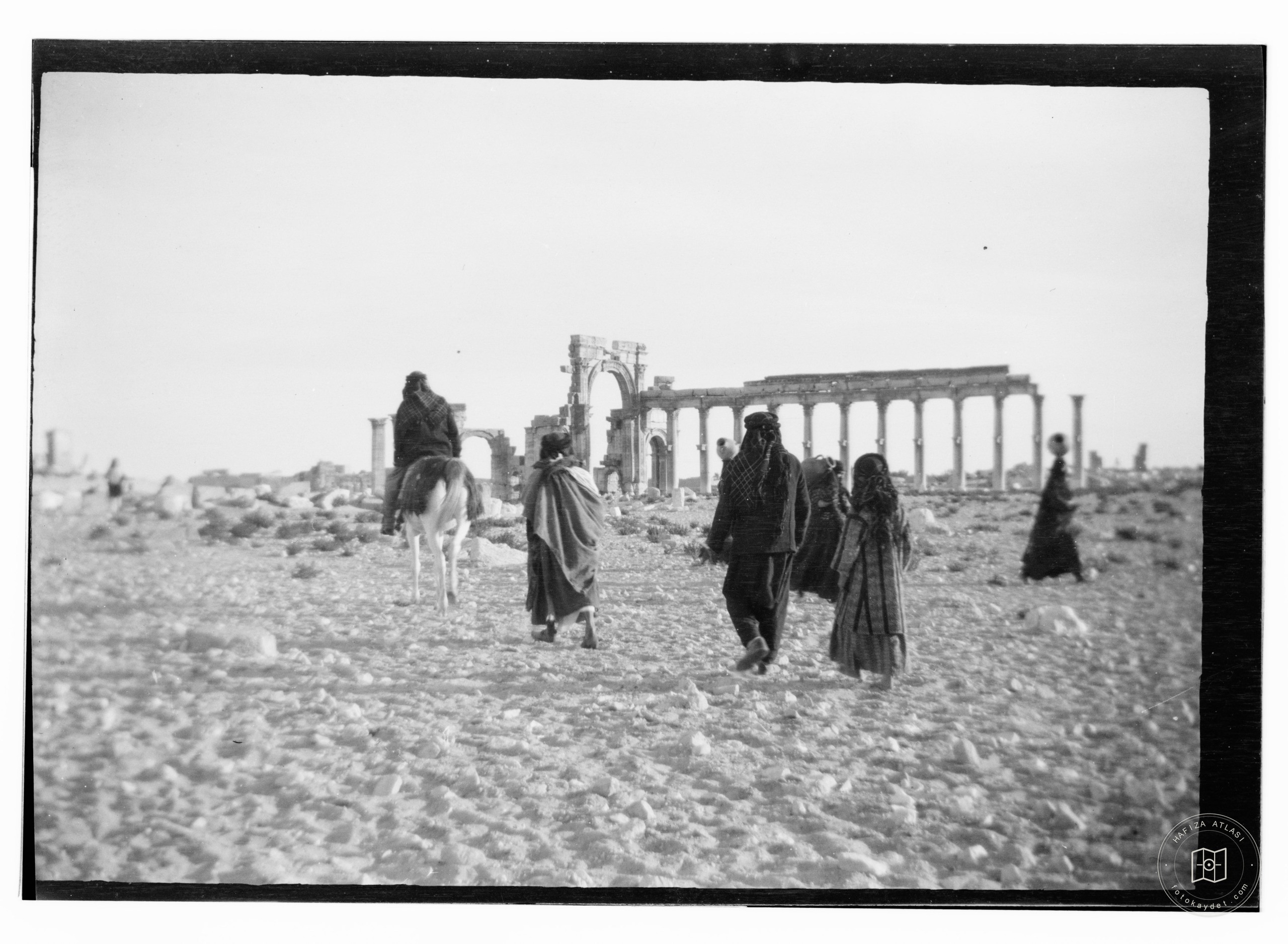 People near the ruins of Palmyra