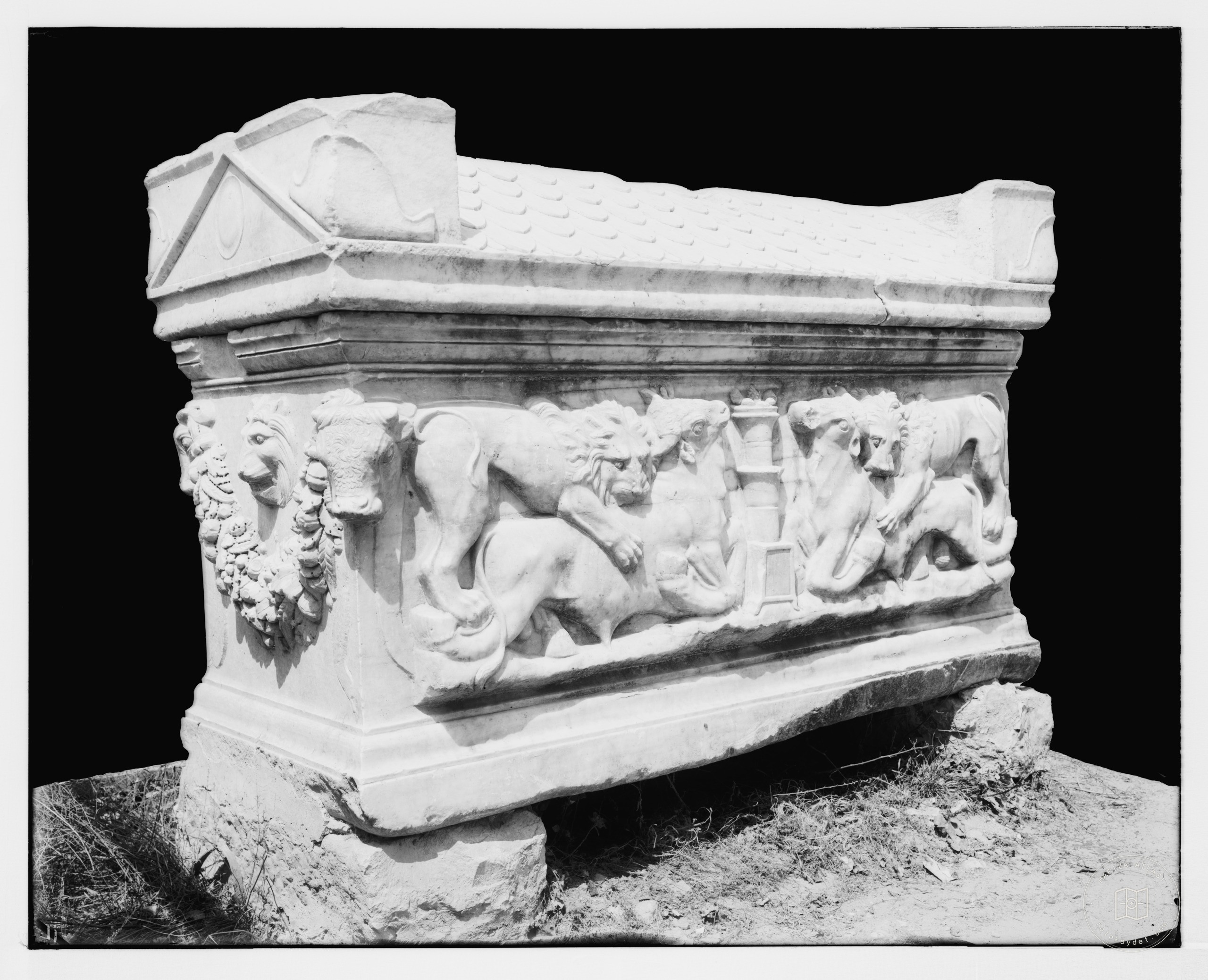 Sarcophagus, Serai, Syria. Angle view