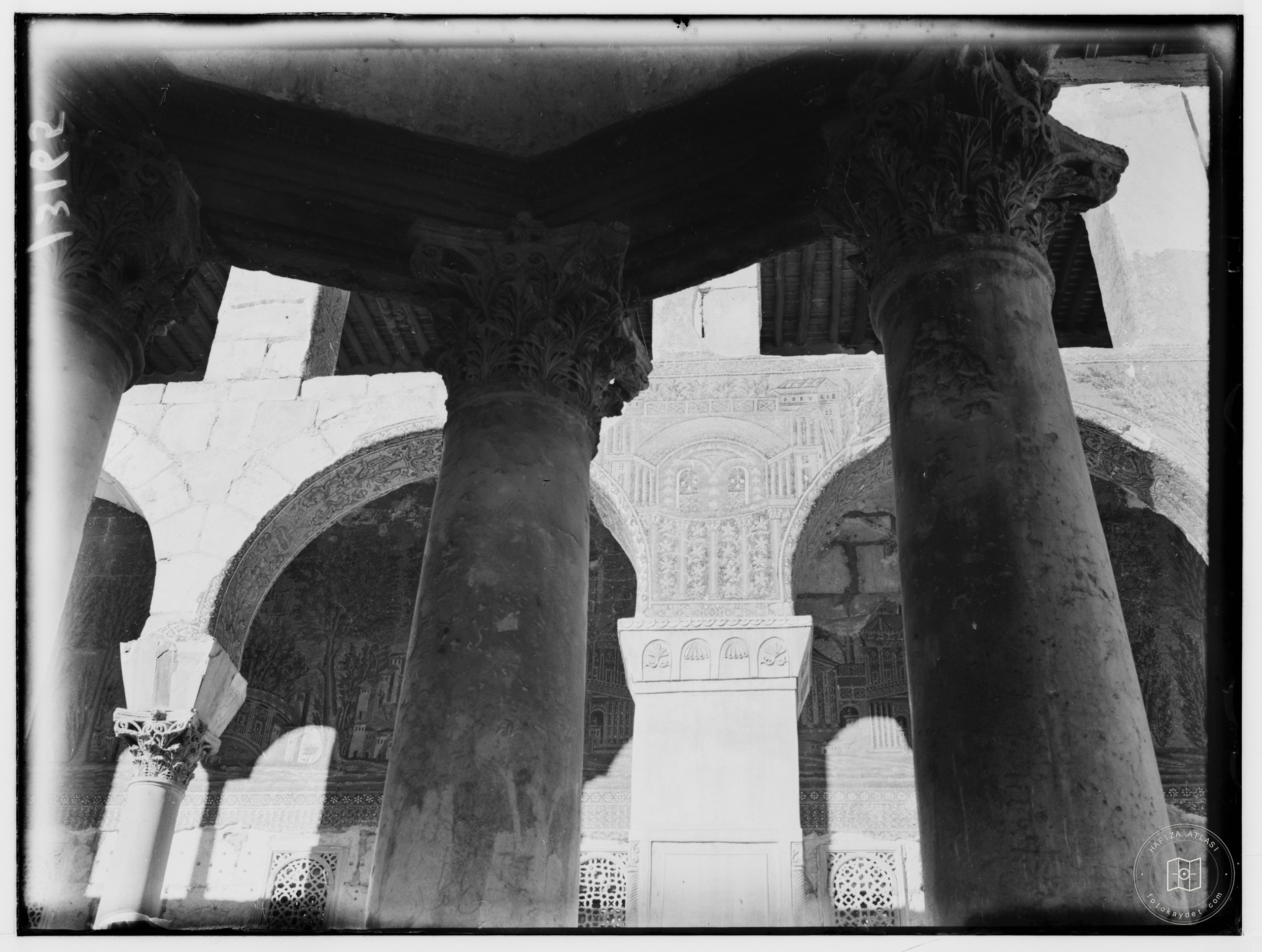 Şam Emevi Camii girişinin yakınında duvar mozaikleri