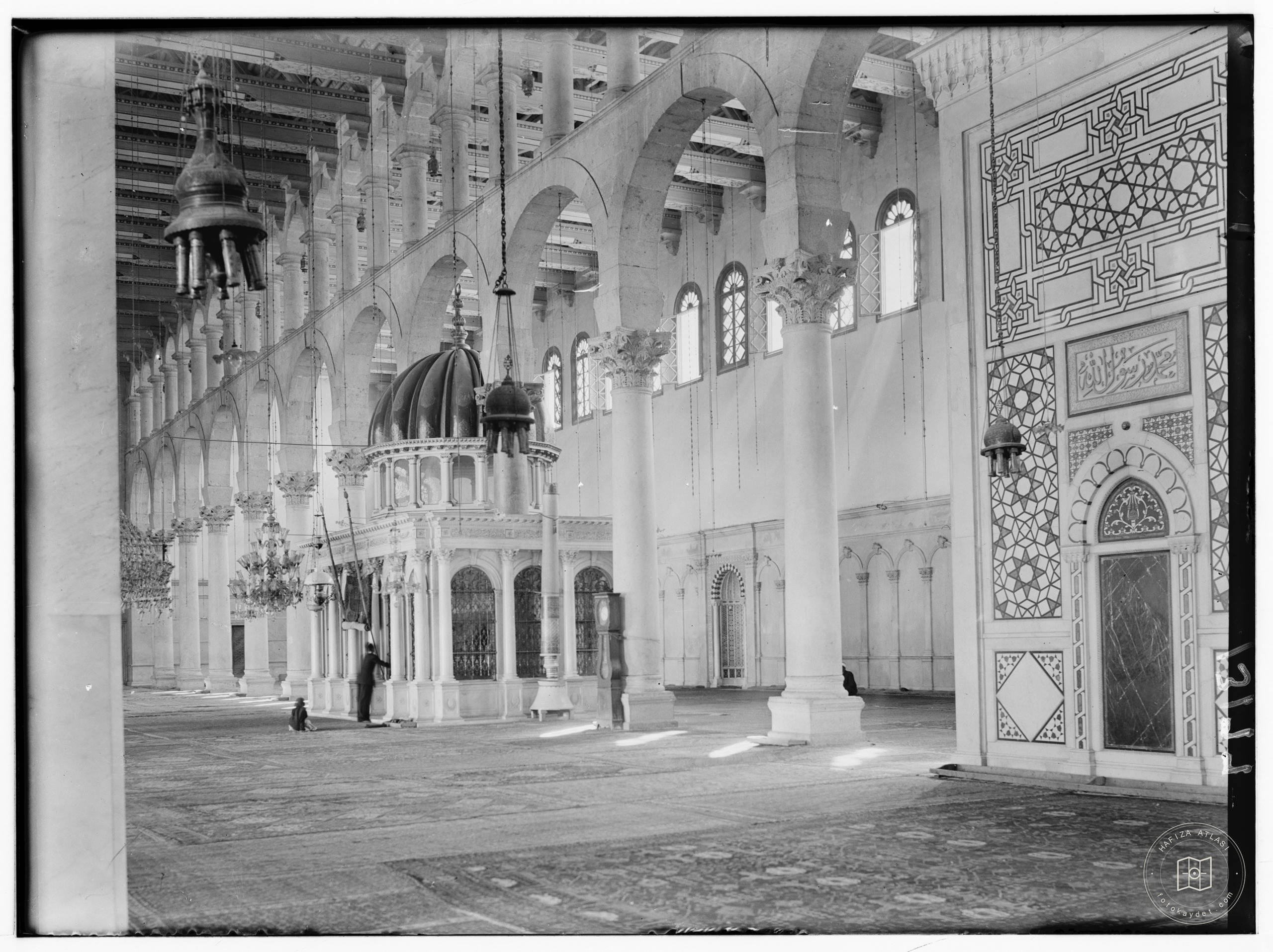 Şam Emevi Camii’nin orta sahnında Yahya Peygamber Türbesi