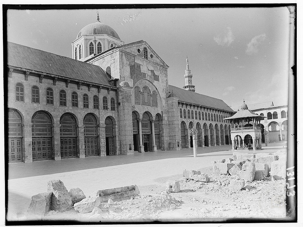 Şam Emevi Camii’nin cephesi, kubbesi ve girişi