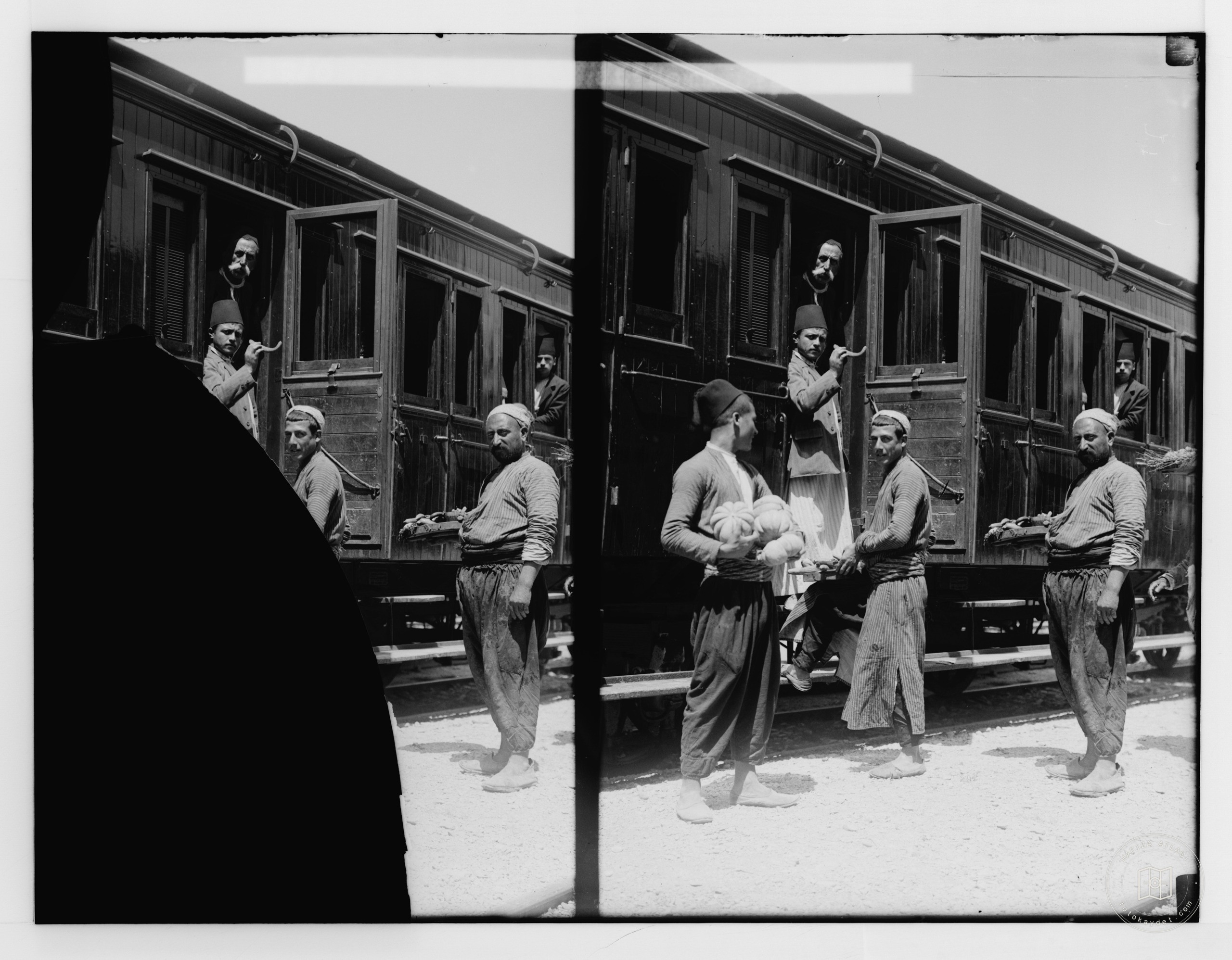 Characters and industries, etc. Fruit vendors at Homs station