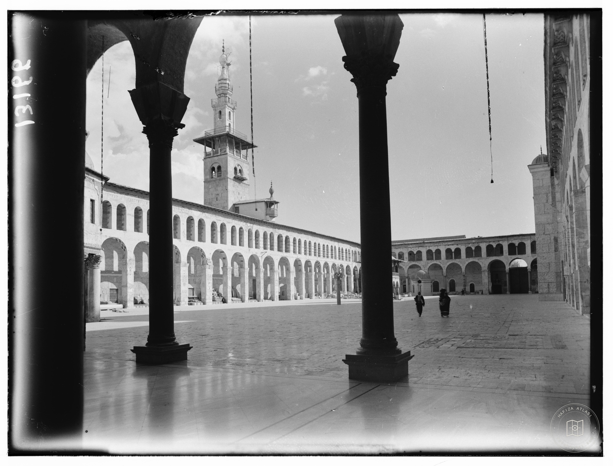 Şam Emevi Camii’nin avlusu ve ana minaresi