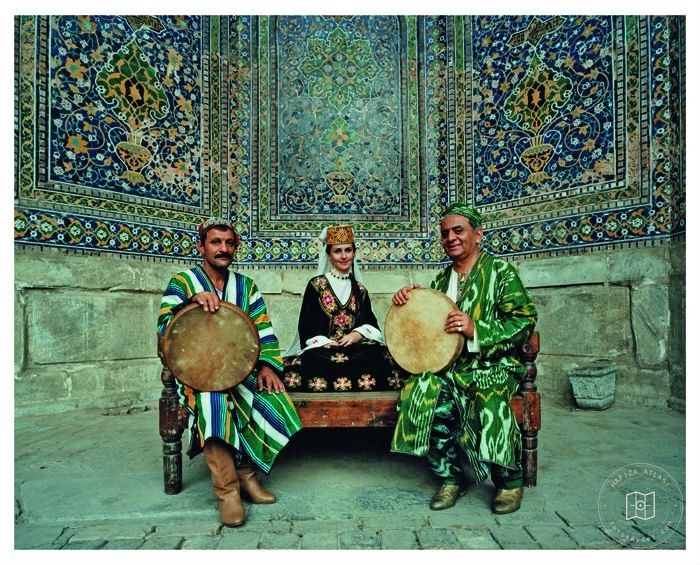 Samarkand — Portrait of Hishondjon Atamuradov in the courtyard