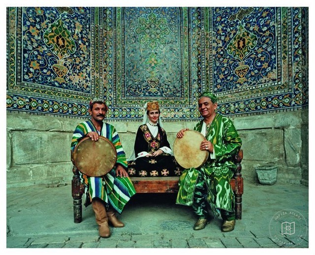 Samarkand — Portrait of Hishondjon Atamuradov in the courtyard