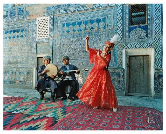 Habibullo Quranboev & Farhod Davlatov playing and dancing