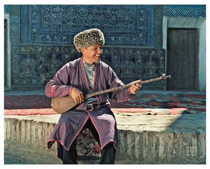 Shuhrat Razzaqov playing