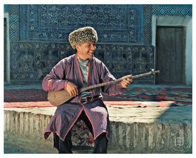 Shuhrat Razzaqov playing