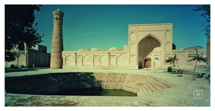 Buhara — Medrese ve minare