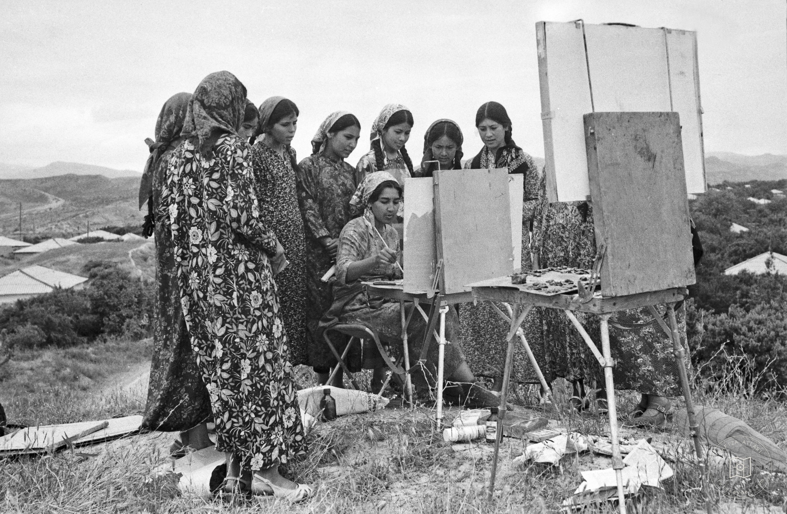 Türkmenistan — Resim yapan kadınlar