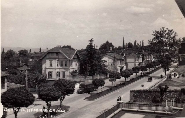 Six Fingers Avenue, Bursa