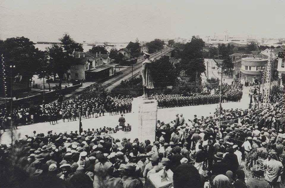 1940′larda İzmit’te bir bayram töreni