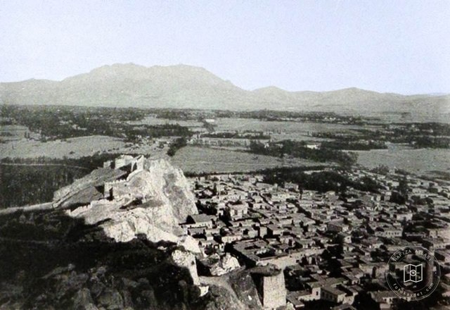 Van: a general view of the town (Source: Victor Pietschmann, Durch kurdische Berge und armenische Städte, Wien, 1940)