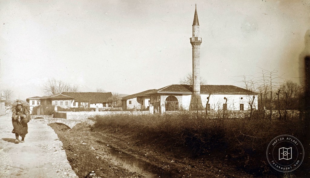 A Street View and Mosque, Arnavutluk
