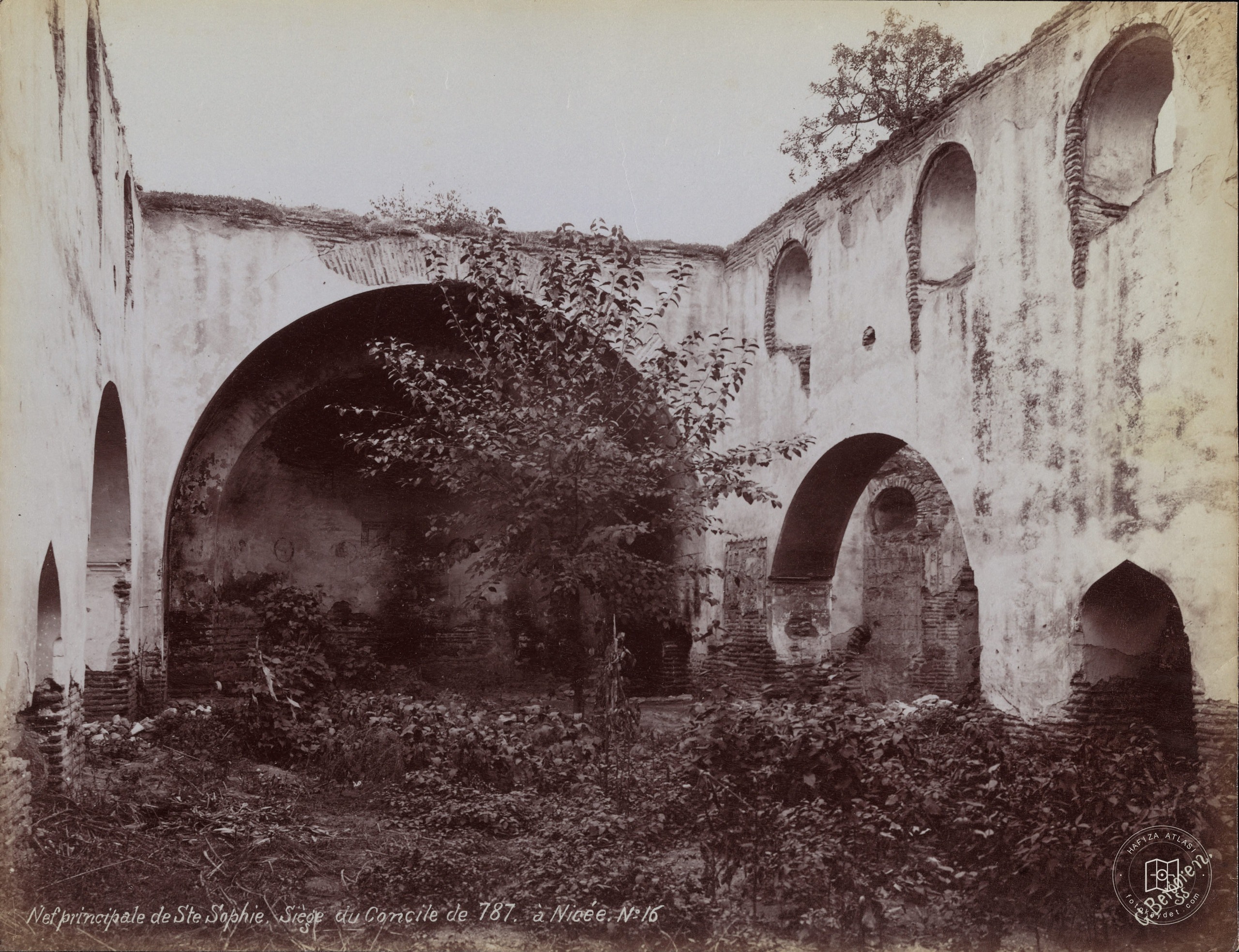 İznik Hagia Sophia / Guillaume Berggren Photo