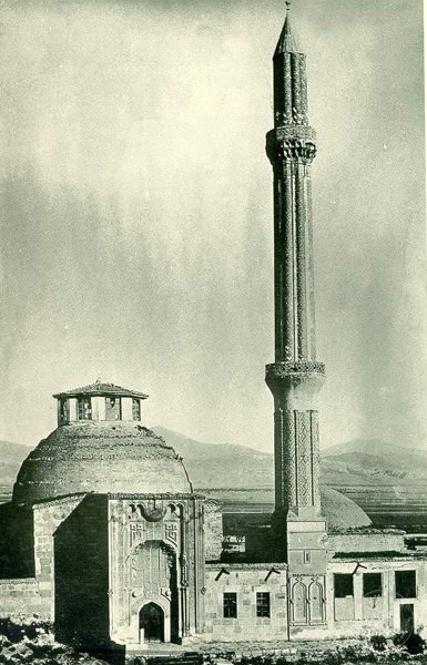 Konya İnce Minare Eski Fotoğrafı (Yıldırım Düşmesinden Önceki Dönemden)