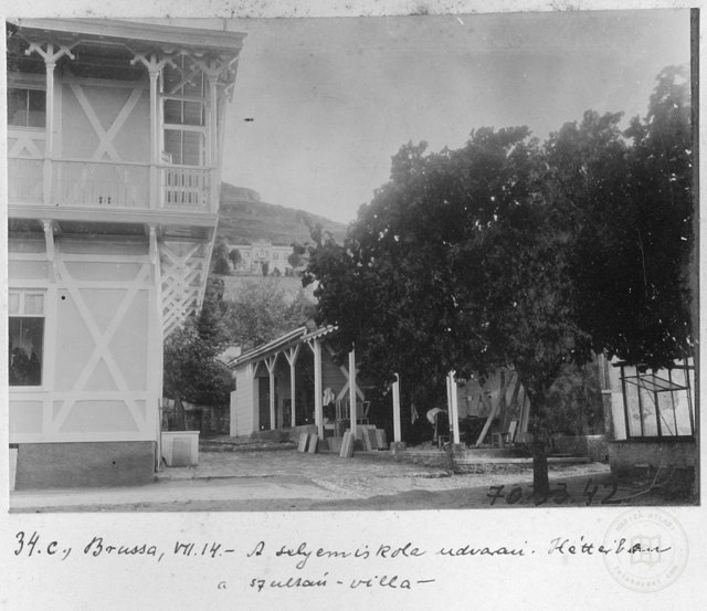 Bursa İpekçilik Okulu Bahçesi / 1914