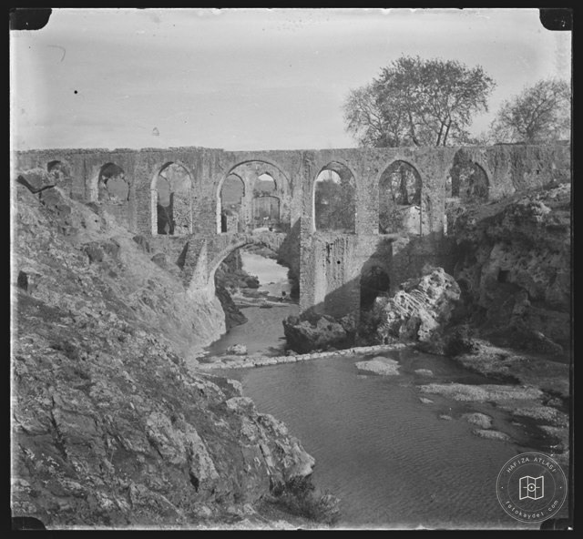 Red Water Belts , Buca , Izmir / 1900 Cubicle