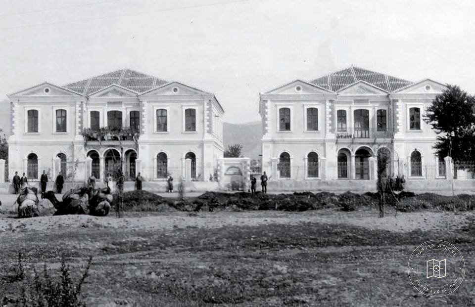 First and Medium Shuttle at Gumlcine / 1904