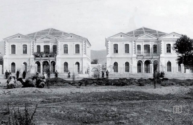 First and Medium Shuttle at Gumlcine / 1904