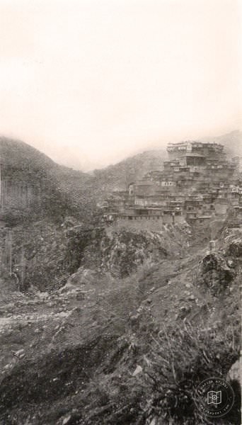 A scene from Zeytun (Source: W.J. Childs, Across Asia Minor on Foot, Edinburgh/London, 1917)